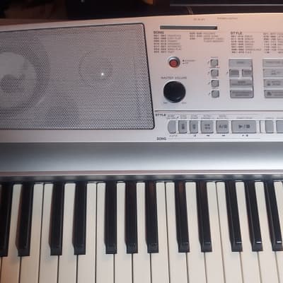 Yamaha Portable Grand DGX-305 76 key digital piano - Silver image 6