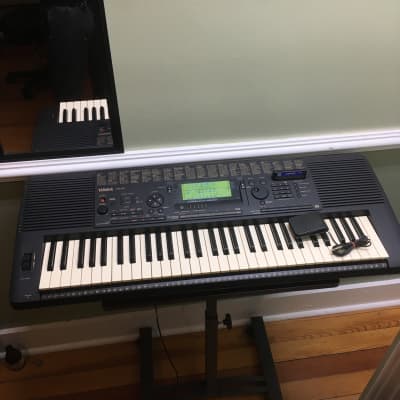 Yamaha PSR 520 Keyboard with AC adapter READ DESCRIPTION