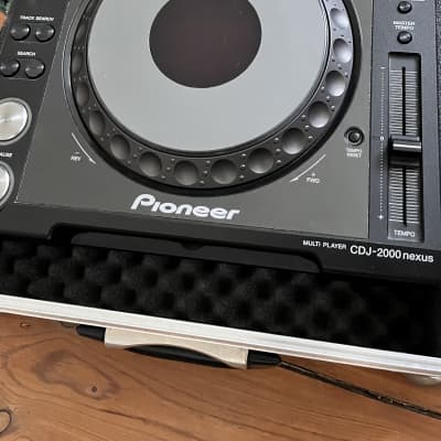 2x Pioneer CDJ-2000NXS + 2x Thon Flight Cases image 6