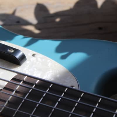FENDER Justin Meldal-Johnsen Road Worn Signature Mustang Bass,  Faded Daphne Blue, GIGBAG, 3, 80 KG imagen 8