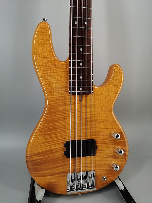 Handmade Mas Hino Atelier z maccino 5 premium shop custom made mij stingray  style bass guitar master luthier