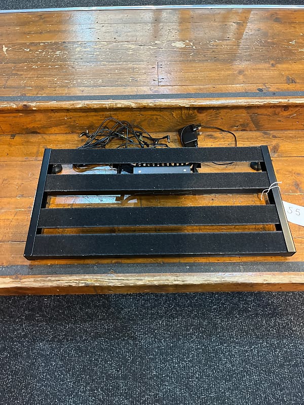 Gorilla Pedalboard with Donner PSU Reverb