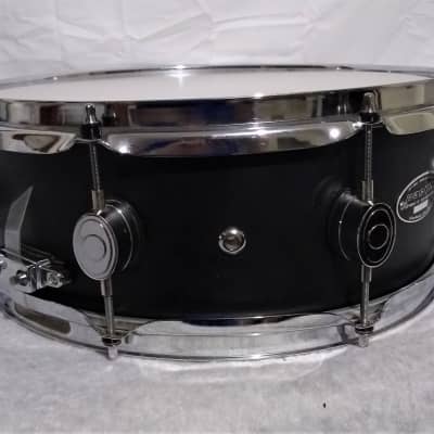 PACIFIC (PDP) by DW 14" X 5.5" SNARE DRUM  2004 MATTE BLACK image 3