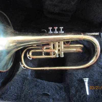 Bach B1105 Mellophone,  with case and mouthpiece,  Gold. Made in USA image 5