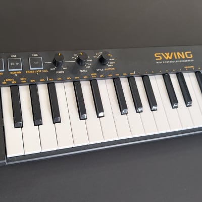 Behringer SWING 32-Key USB MIDI Controller Keyboard / Sequencer - Black image 1