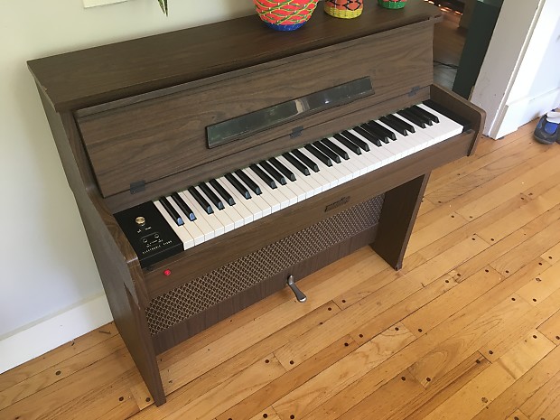 Maestro electric store piano