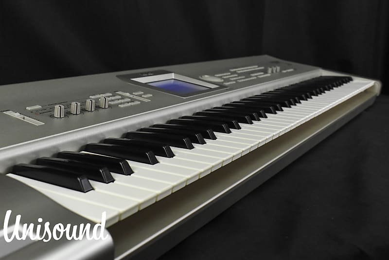 Korg Triton Studio V2 76Key Synthesizer Workstation in Very
