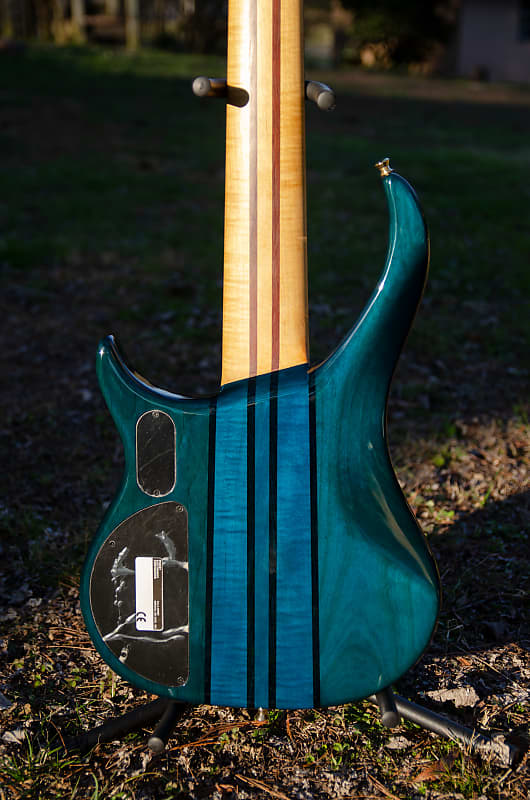 Peavey Cirrus USA Custom Bass – 6 String Fretless Neck-Through – Peacock  Blue (Green) Flame Maple Top