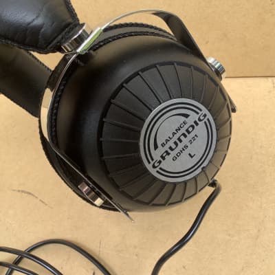 Grundig GDHS 221 vintage Headphones / super cool funky design / with original case image 10