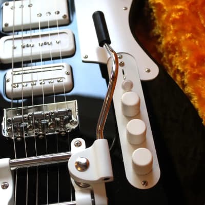FENDER "Jack White Triplecaster, Maple Fingerboard, Black" HARDCASE image 23