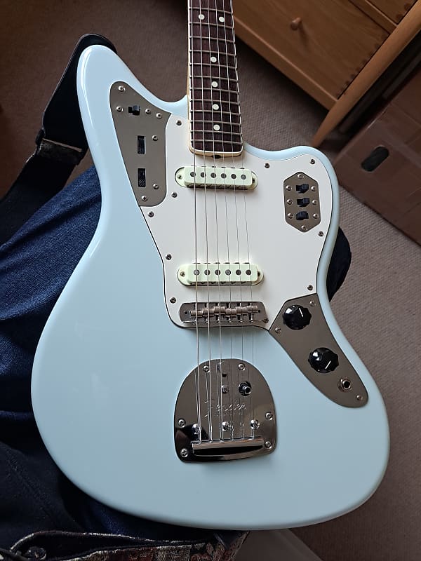 Fender Jaguar MIJ Traditional 60s Sonic Blue : r/offset