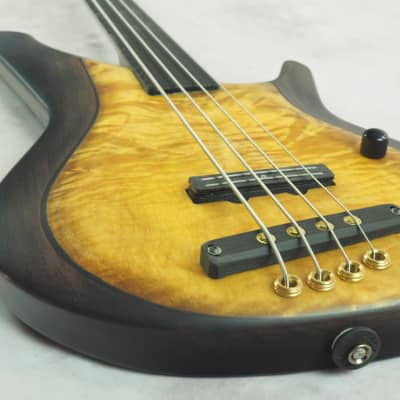 Manne acoustibass satin special mastergrade 2020 brown/honey top image 7