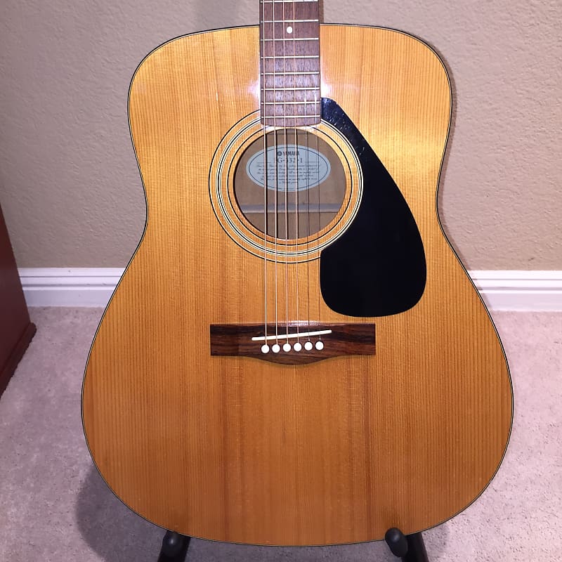 Yamaha fg 332 acoustic hot sale guitar