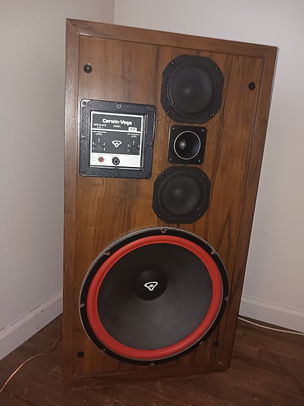 CerwinVega D9 1980s Walnut Reverb