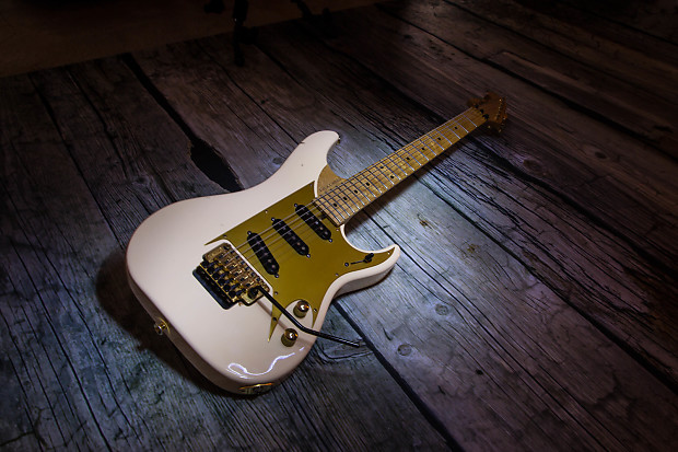 Washburn N5 Cream/Gold (rare) | Reverb