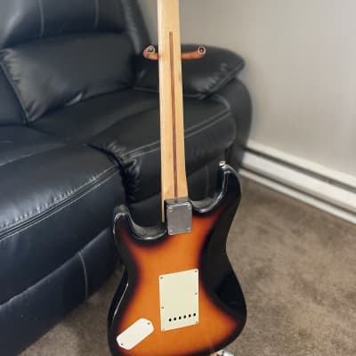 Fender Stratocaster 2015 - Sunburst image 2