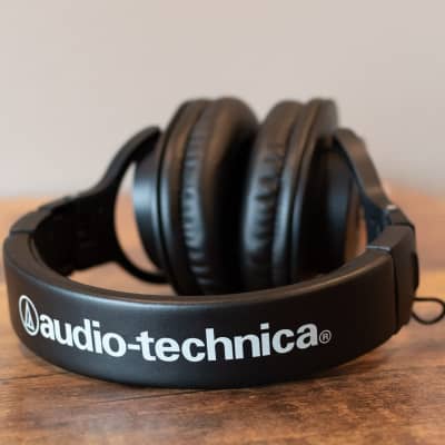 Audio-Technica ATH-M30X Closed Back Dynamic Headphones image 2