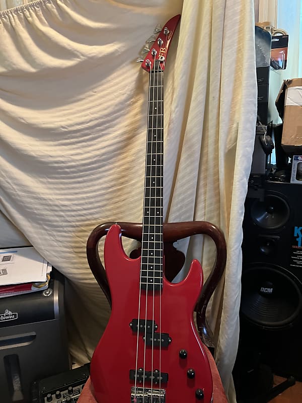 I've got this old Aria Pro II, at least from the 90s. I've