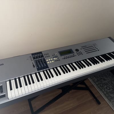 Yamaha Motif ES 8 Production Synthesizer 2000s - Gray