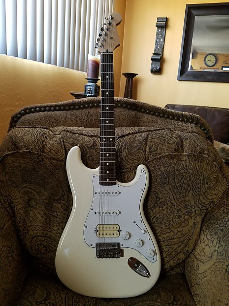 Fender Stratocaster Mexican Cream White