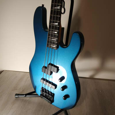 Charvel Model 2b bass MIJ 1986 - Electric blue image 3