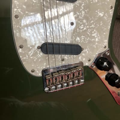 Fender Offset Series Mustang with Maple Fretboard 2017 - 2019 - Olive image 5