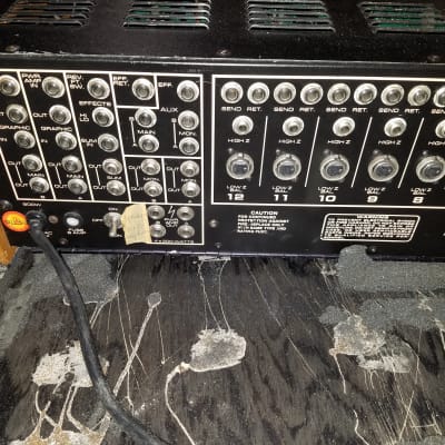 Peavey XR-1200 - Used with Road Case image 2