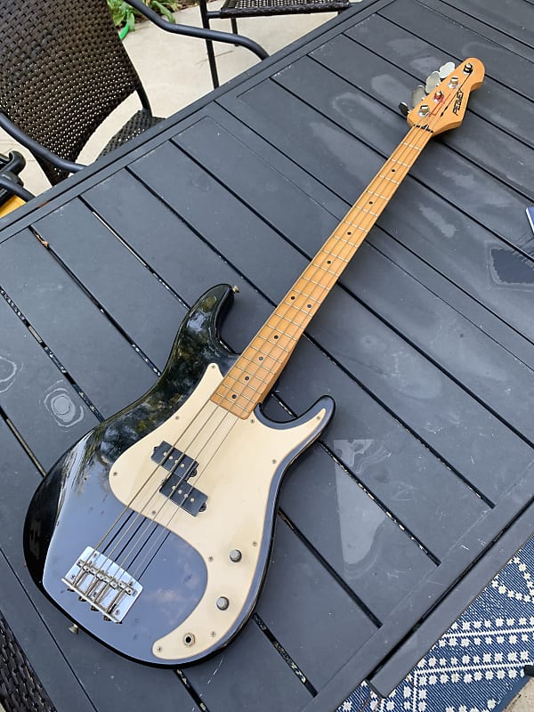 Peavey fury deals bass guitar