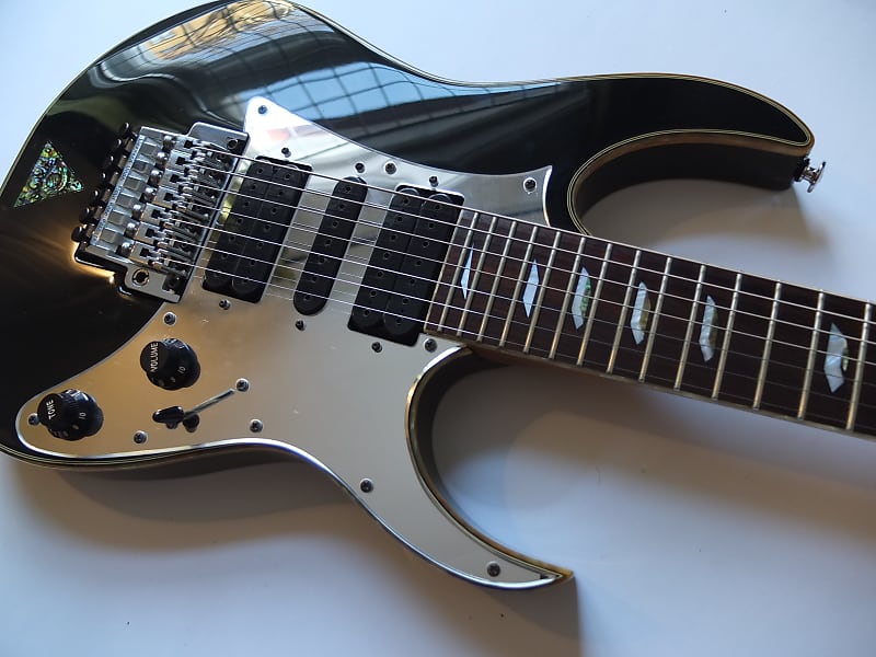 Ibanez Universe UV777P - Made in Japan - Steve Vai Signature