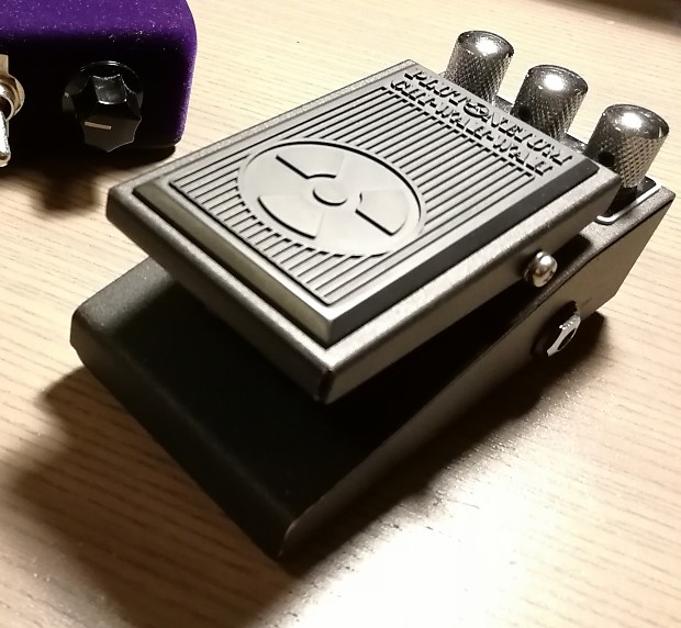 Plutoneium CHI-WAH-WAH GUITAR Black | Reverb UK