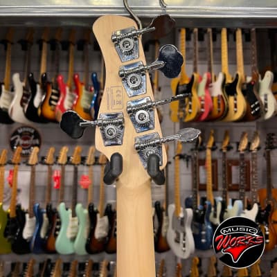Sire By Marcus Miller V7 2 Nd Generation Alder 5 Corde White image 5