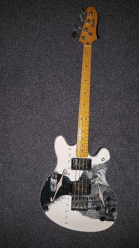 Royal blood fender bass on sale
