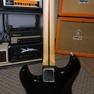 Squier Mini Stratocaster V2 | Laurel Fretboard | Black image 6