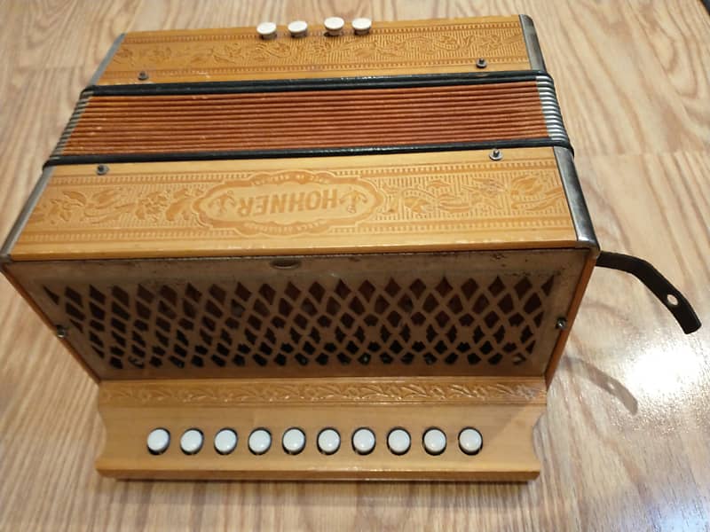 Hohner Accordion Reverb