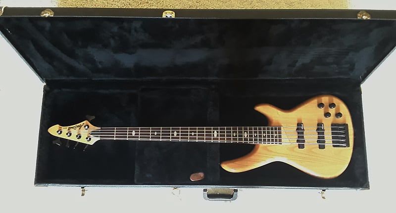 Rare Aria Pro II Avante Series Active 5-String Bass Guitar