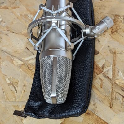 CAD GXL2200 Large Diaphragm Cardioid Condenser Microphone image 2