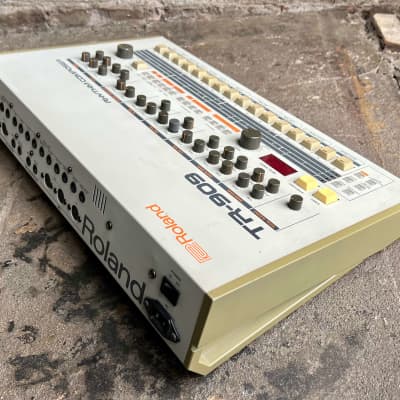 Roland TR-909 Rhythm Composer 1983 - 1985 - White image 6
