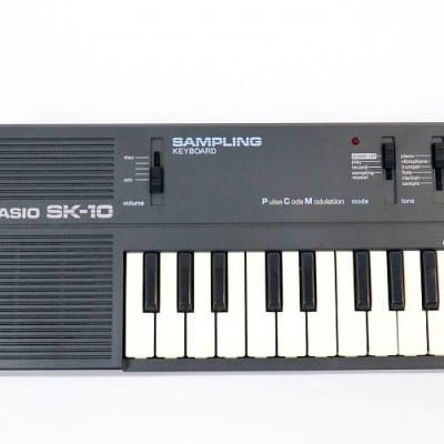 CASIO SK-10 Sampling Keyboard PCM 8-bit portable in box rare! image 2