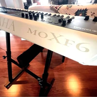 Yamaha MOXF 6 Production Synthesizer Ivory White