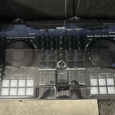 Reloop Mixon 8 Pro 4-Channel DJ Controller 2022 - Present - Black image 2