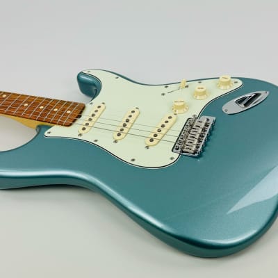 Fender '60s Vintera Stratocaster, MIM 2019 - Ice Blue Metallic image 13