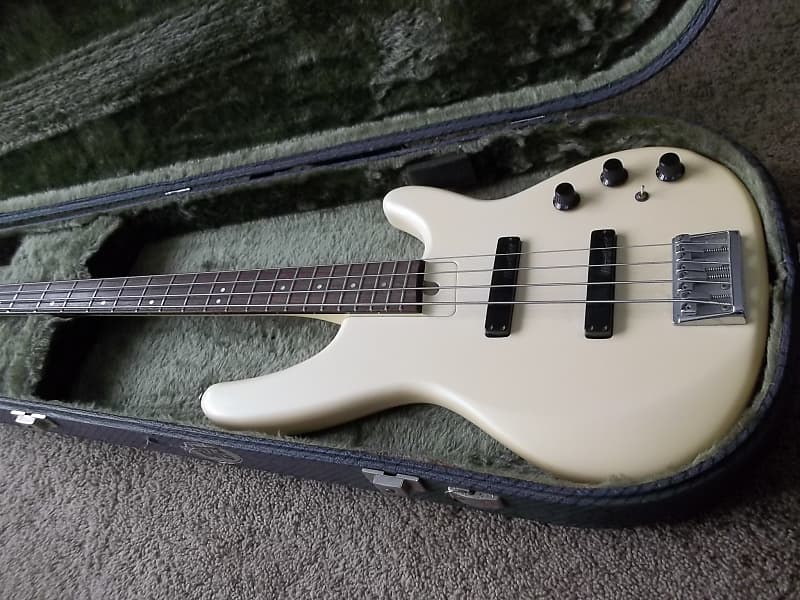 Fender Heartfield DR4 ベース（Bass） Fender Heartfield DR Bass (DR4-C) | Reverb