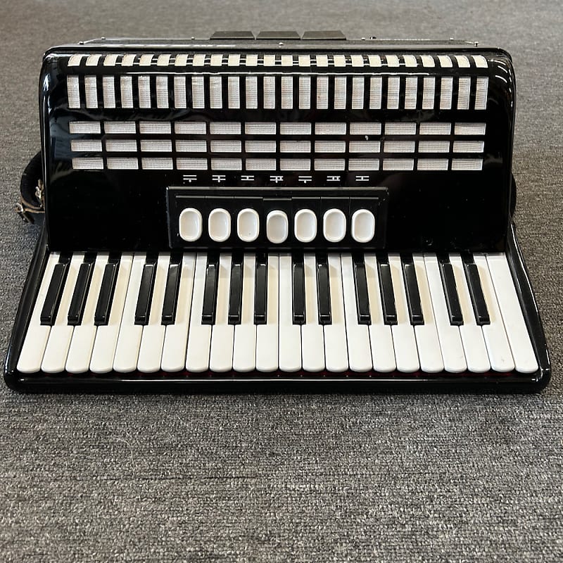 Hohner Student 80 - Black | Reverb UK