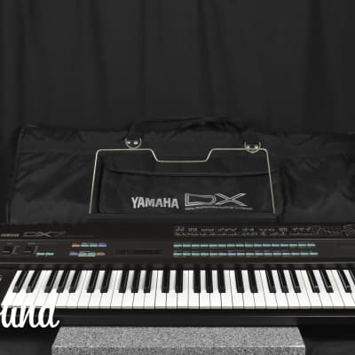 YAMAHA DX7 Digital Programmable Algorithm Synthesizer in Very Good Condition.