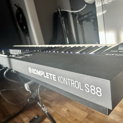 Native Instruments Komplete Kontrol S88 MKII | Reverb