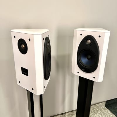 Polk Audio FX500i Surround Speakers with Wall Mount Brackets - Excellent image 1