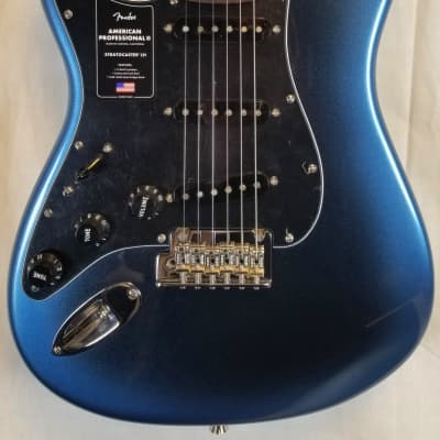 Fender American Professional II Stratocaster Left-Hand, Rosewood Fingerboard, Dark Night, Deluxe HSC image 1