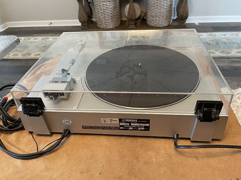 Yamaha P-550 Vintage Turntable - Silver - Sold As Is