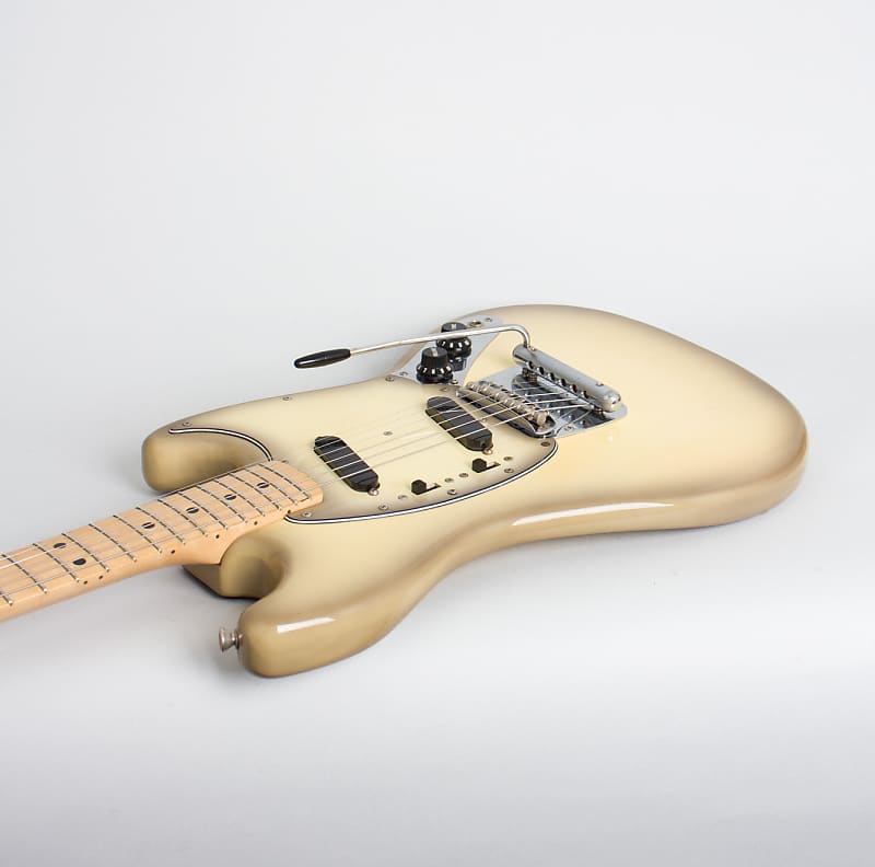 Vintage】 FENDER / 1979 Mustang ムスタング Vintage】 FENDER / 1979