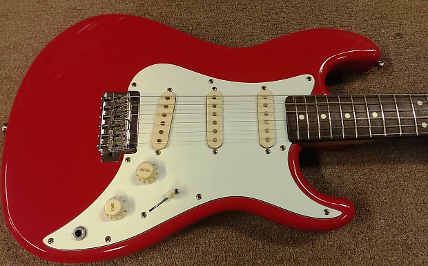 ギター Squier by Fender bullet strat Amazon | Fender Squier Bullet Stratocaster HT - Dakota Red